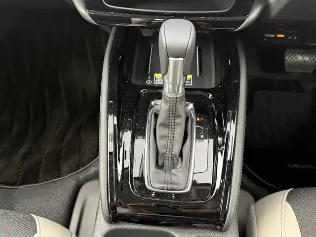 ホンダ ヴェゼル ハイブリッド e:HEV Z PLaYパッケージ 愛知県 2025(令7)年 0.2万km グレーⅡ ホンダセンシング　　/　　・衝突軽減ブレーキシステム/　　・路外逸脱抑制機能/　　・アダプティブクルーズコントロール/　　・車線維持支援システム/　　・オートハイビーム/　　・パーキングセンサー/純正9インチナビ/　　BT/フルセグ/バックカメラ/ドライブレコーダー/ETC2.0/置くだけ充電/革巻きステアリング/ステアリングリモコン/ハーフレザーシート/シートヒーター（前席）/パワーバックドア/純正LEDヘッドライト/フォグランプ/純正18インチアルミホイール