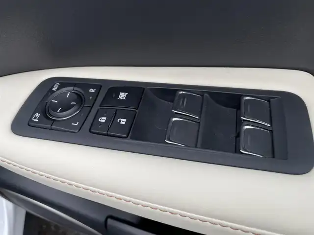 レクサス ＲＸ 300 バージョンL 大阪府 2020(令2)年 3.2万km ソニッククォーツ 純正12.3インチコネクトナビ/　（フルセグTV/CD//DVD/Bluetooth/USB/AUX）/ツインルーフ/パノラミックビューモニター/パワーバックドア/BSM/後席モニター/（ヘッドレスト型2台）/本革シート/メモリ付きパワーシート（D.N席）　/三眼ＬＥＤヘッドライト/HUD　/ＥＴＣ２．０　/ステアリングヒーター　/シートヒーター（全席）/シートベンチレーション　/ワイヤレス充電