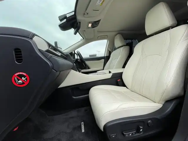 レクサス ＲＸ 300 バージョンL 大阪府 2020(令2)年 3.2万km ソニッククォーツ 純正12.3インチコネクトナビ/　（フルセグTV/CD//DVD/Bluetooth/USB/AUX）/ツインルーフ/パノラミックビューモニター/パワーバックドア/BSM/後席モニター/（ヘッドレスト型2台）/本革シート/メモリ付きパワーシート（D.N席）　/三眼ＬＥＤヘッドライト/HUD　/ＥＴＣ２．０　/ステアリングヒーター　/シートヒーター（全席）/シートベンチレーション　/ワイヤレス充電