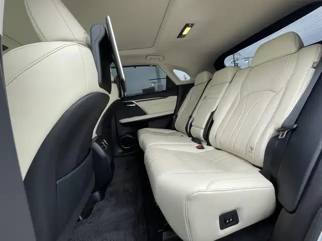 レクサス ＲＸ 300 バージョンL 大阪府 2020(令2)年 3.2万km ソニッククォーツ 純正12.3インチコネクトナビ/　（フルセグTV/CD//DVD/Bluetooth/USB/AUX）/ツインルーフ/パノラミックビューモニター/パワーバックドア/BSM/後席モニター/（ヘッドレスト型2台）/本革シート/メモリ付きパワーシート（D.N席）　/三眼ＬＥＤヘッドライト/HUD　/ＥＴＣ２．０　/ステアリングヒーター　/シートヒーター（全席）/シートベンチレーション　/ワイヤレス充電