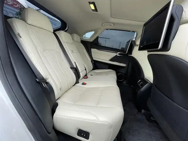 レクサス ＲＸ 300 バージョンL 大阪府 2020(令2)年 3.2万km ソニッククォーツ 純正12.3インチコネクトナビ/　（フルセグTV/CD//DVD/Bluetooth/USB/AUX）/ツインルーフ/パノラミックビューモニター/パワーバックドア/BSM/後席モニター/（ヘッドレスト型2台）/本革シート/メモリ付きパワーシート（D.N席）　/三眼ＬＥＤヘッドライト/HUD　/ＥＴＣ２．０　/ステアリングヒーター　/シートヒーター（全席）/シートベンチレーション　/ワイヤレス充電