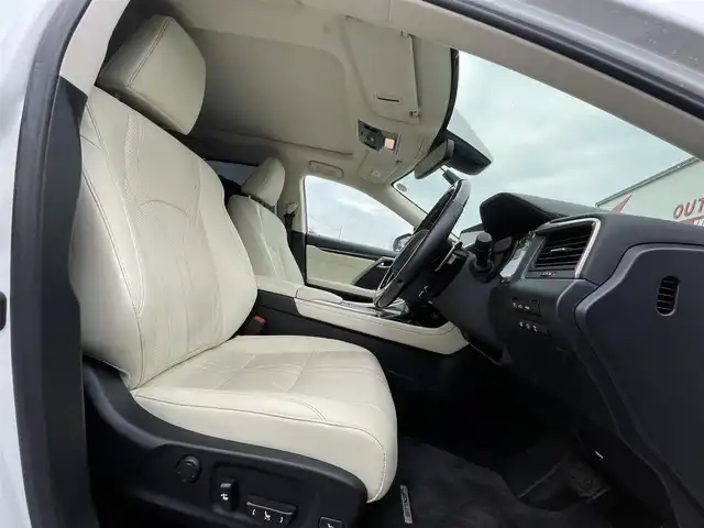 レクサス ＲＸ 300 バージョンL 大阪府 2020(令2)年 3.2万km ソニッククォーツ 純正12.3インチコネクトナビ/　（フルセグTV/CD//DVD/Bluetooth/USB/AUX）/ツインルーフ/パノラミックビューモニター/パワーバックドア/BSM/後席モニター/（ヘッドレスト型2台）/本革シート/メモリ付きパワーシート（D.N席）　/三眼ＬＥＤヘッドライト/HUD　/ＥＴＣ２．０　/ステアリングヒーター　/シートヒーター（全席）/シートベンチレーション　/ワイヤレス充電