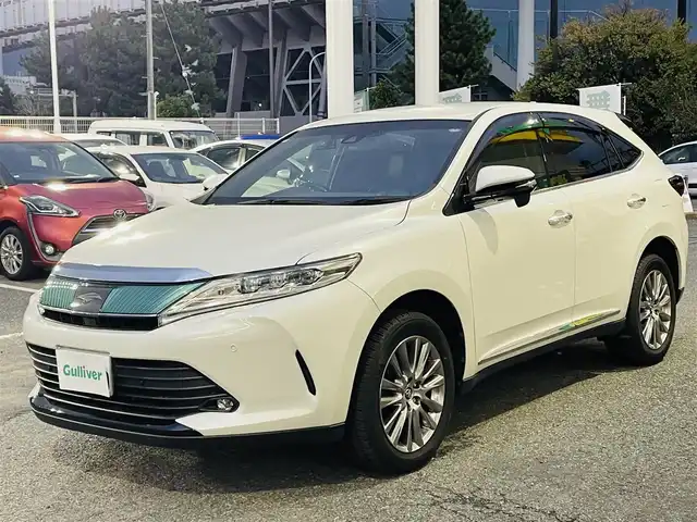 トヨタ ハリアー プレミアム 千葉県 2018(平30)年 8.7万km ホワイトパールクリスタルシャイン 純正メーカーナビ/(フルセグ/BT/DVD/SD/AUX)/ETC2.0/バックカメラ/プリクラッシュセーフティ/レーンディパーチャーアラート/オートハイビーム/前後コーナーセンサー/電動パーキングブレーキ/オートホールド/パワーバックドア/パワーシート/ハーフレザーシート/ウッドコンビステアリング/スカッフイルミ/LEDヘッドライト/アクセル、ブレーキアルミペダル/アイドリングストップ/横滑り防止装置/スペアキー