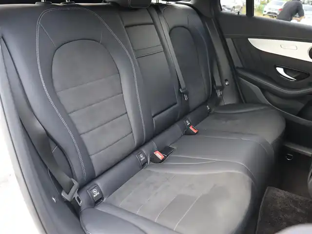 メルセデス・ベンツ ＧＬＣ２２０ d 4マチックスポーツ 宮城県 2018(平30)年 3.9万km ダイヤモンドホワイト 純正ナビＴＶ/・フルセグ・ＢＴ・ＣＤ・ＤＶＤ・ＵＳＢ/レーダーセーフティ/・アクティブブレーキアシスト/・ブラインドスポットアシスト/・アテンションアシスト/・レーンキープアシスト/アダプティブクルーズコントロール/３６０℃カメラ/パワーテールゲート/ハーフレザーシート/・左右メモリー機能付きパワーシート/全席シートヒーター/ヘッドアップディスプレイ/純正ＯＰ前後ドライブレコーダー/パドルシフト/キーレスゴー/デュアルオートエアコン/アンビエントライト３カラー/純正ＥＴＣ