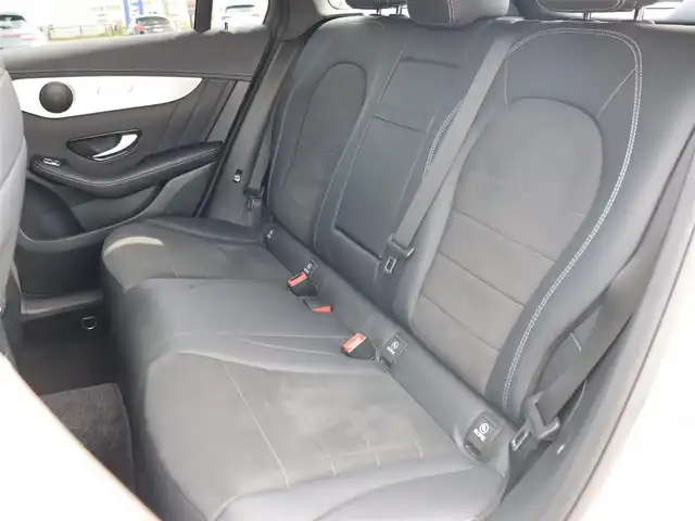 メルセデス・ベンツ ＧＬＣ２２０ d 4マチックスポーツ 宮城県 2018(平30)年 3.9万km ダイヤモンドホワイト 純正ナビＴＶ/・フルセグ・ＢＴ・ＣＤ・ＤＶＤ・ＵＳＢ/レーダーセーフティ/・アクティブブレーキアシスト/・ブラインドスポットアシスト/・アテンションアシスト/・レーンキープアシスト/アダプティブクルーズコントロール/３６０℃カメラ/パワーテールゲート/ハーフレザーシート/・左右メモリー機能付きパワーシート/全席シートヒーター/ヘッドアップディスプレイ/純正ＯＰ前後ドライブレコーダー/パドルシフト/キーレスゴー/デュアルオートエアコン/アンビエントライト３カラー/純正ＥＴＣ