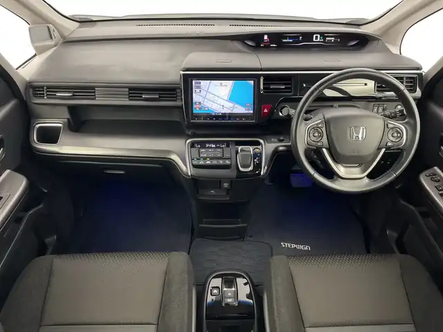 ホンダ ステップワゴン スパーダ ハイブリッド G ホンダセンシング 鹿児島県 2017(平29)年 4.7万km プラチナホワイトパール ワンオーナー　/純正ＳＤナビ　/（フルセグ/DVD/CD/Bluetooth）/フリップダウンモニター　/レーダークルーズコントロール　/バックカメラ　/電子パーキング　/ブレーキホールド　/レーンキープアシスト　/両側パワースライドドア　/コーナーセンサー　/ビルドインＥＴＣ/コーナーセンサー