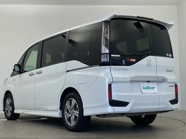 ホンダ ステップワゴン スパーダ ハイブリッド G ホンダセンシング 鹿児島県 2017(平29)年 4.7万km プラチナホワイトパール ワンオーナー　/純正ＳＤナビ　/（フルセグ/DVD/CD/Bluetooth）/フリップダウンモニター　/レーダークルーズコントロール　/バックカメラ　/電子パーキング　/ブレーキホールド　/レーンキープアシスト　/両側パワースライドドア　/コーナーセンサー　/ビルドインＥＴＣ/コーナーセンサー