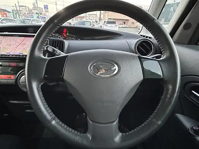 ダイハツ タント カスタム X 福岡県 2011(平23)年 4.9万km ブラックマイカメタリック ワンオーナー/社外7型ナビ（BT/フルセグ/DISC）/Bカメラ/片側パワースライドドア/純正14インチAW/盗難防止装置/フロアマット/スマートキー/保証書/取扱説明書