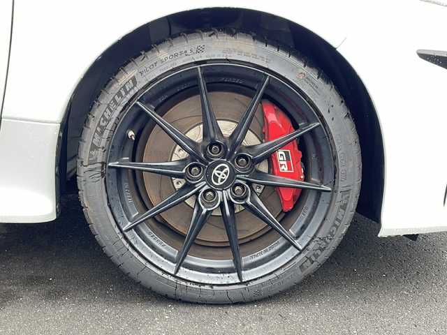 トヨタ ＧＲヤリス RZ ハイパフォーマンス 道北・旭川 2020(令2)年 0.8万km プラチナホワイトパールマイカ /4WD//禁煙車//純正ナビ /BT/Miracast//JBLサウンド//LTA/PCS/BSM/クリアランスソナー/RCTA/RSA/先行発車告知//アイドリングストップ//革巻きステアリング//ハーフレザーシート//LEDヘッドライト//オートライト//フォグランプ//リアフォグランプ//オートマチックハイビーム//ヘットライトレベライザー//オートエアコン//パワーウィンドウ//ドライブレコーダー//ETC//オートワイパー//ドアバイザー//スペアキー//GRロゴ入りキャリパー