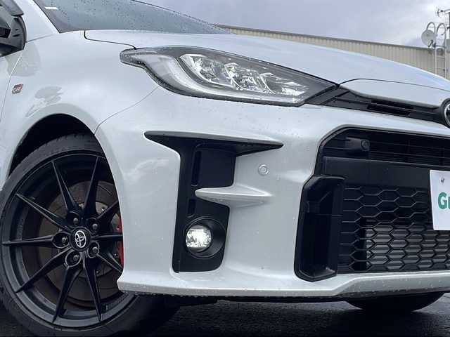 トヨタ ＧＲヤリス RZ ハイパフォーマンス 道北・旭川 2020(令2)年 0.8万km プラチナホワイトパールマイカ /4WD//禁煙車//純正ナビ /BT/Miracast//JBLサウンド//LTA/PCS/BSM/クリアランスソナー/RCTA/RSA/先行発車告知//アイドリングストップ//革巻きステアリング//ハーフレザーシート//LEDヘッドライト//オートライト//フォグランプ//リアフォグランプ//オートマチックハイビーム//ヘットライトレベライザー//オートエアコン//パワーウィンドウ//ドライブレコーダー//ETC//オートワイパー//ドアバイザー//スペアキー//GRロゴ入りキャリパー