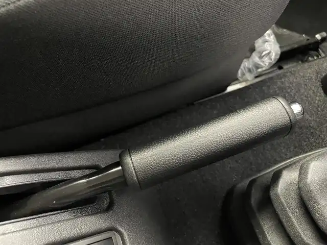 スズキ ジムニー ノマド FC 富山県 2025(令7)年 0.1千km 黒 ワンオーナー/4WD/スズキセーフティサポート/デュアルカメラブレーキサポート/アダプティブクルーズコントロール/車線逸脱警報機能/標識認識機能/後退時ブレーキサポート/ハイビームアシスト/オートLEDヘッドライト/リアパーキングセンサー/スマートキー×２/プッシュスタート/アイドリングストップ/取扱説明書/保証書