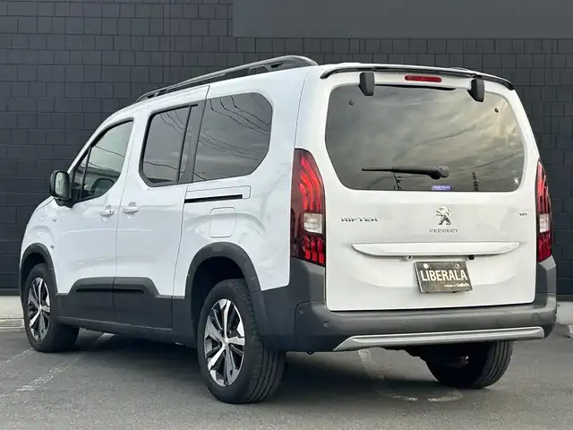 プジョー プジョー リフター ロングGT 埼玉県 2023(令5)年 1.9万km 白 純正ディスプレイオーディオ /Apple Car Play /ACC /アンビエンスライト /BSM /インテリジェントハイビーム /デジタルインナーミラー /社外全周囲カメラ /パーキングセンサー /ETC