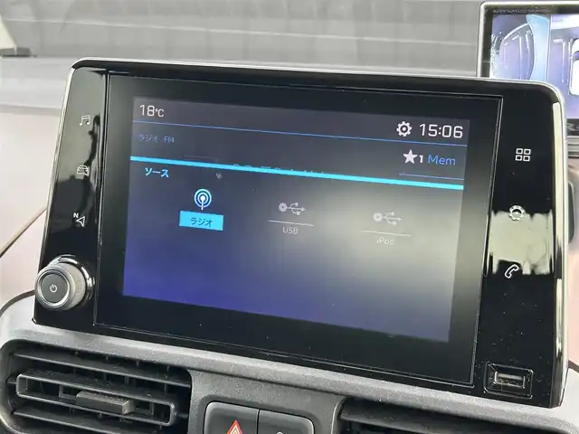 プジョー プジョー リフター ロングGT 埼玉県 2023(令5)年 1.9万km 白 純正ディスプレイオーディオ /Apple Car Play /ACC /アンビエンスライト /BSM /インテリジェントハイビーム /デジタルインナーミラー /社外全周囲カメラ /パーキングセンサー /ETC