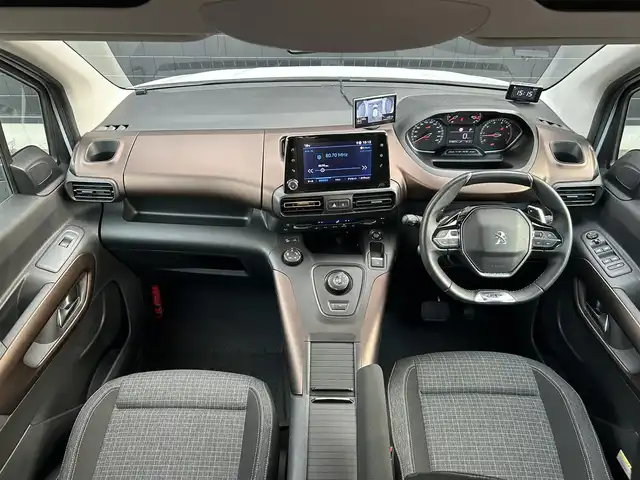 プジョー プジョー リフター ロングGT 埼玉県 2023(令5)年 1.9万km 白 純正ディスプレイオーディオ /Apple Car Play /ACC /アンビエンスライト /BSM /インテリジェントハイビーム /デジタルインナーミラー /社外全周囲カメラ /パーキングセンサー /ETC