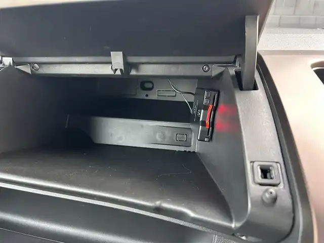 プジョー プジョー リフター ロングGT 埼玉県 2023(令5)年 1.9万km 白 純正ディスプレイオーディオ /Apple Car Play /ACC /アンビエンスライト /BSM /インテリジェントハイビーム /デジタルインナーミラー /社外全周囲カメラ /パーキングセンサー /ETC