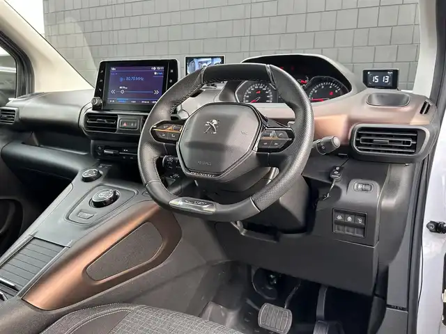 プジョー プジョー リフター ロングGT 埼玉県 2023(令5)年 1.9万km 白 純正ディスプレイオーディオ /Apple Car Play /ACC /アンビエンスライト /BSM /インテリジェントハイビーム /デジタルインナーミラー /社外全周囲カメラ /パーキングセンサー /ETC