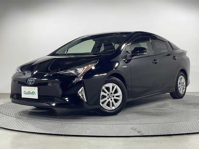 トヨタ プリウス S 広島県 2017(平29)年 6.3万km アティチュードブラックマイカ 禁煙車/純正９型ナビ/バックカメラ/パーキングアシスト/ヘッドアップディスプレイ/ＥＴＣ２．０/レーダークルーズコントロール/オートマチックハイビーム/コーナーセンサー/フルセグ/ＬＥＤヘッドライト/衝突軽減/レーンキープアシスト/純正15インチアルミホイール(195/65/R15)/エアバッグ(運転席/助手席/サイド/カーテン)