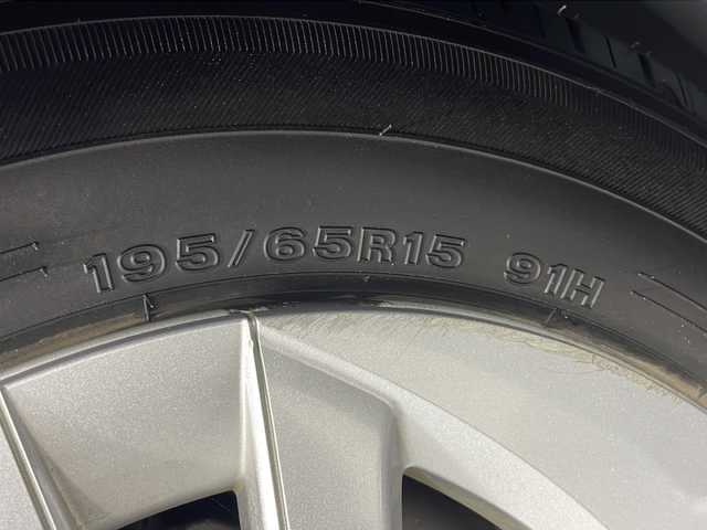 トヨタ プリウス S 広島県 2017(平29)年 6.3万km アティチュードブラックマイカ 禁煙車/純正９型ナビ/バックカメラ/パーキングアシスト/ヘッドアップディスプレイ/ＥＴＣ２．０/レーダークルーズコントロール/オートマチックハイビーム/コーナーセンサー/フルセグ/ＬＥＤヘッドライト/衝突軽減/レーンキープアシスト/純正15インチアルミホイール(195/65/R15)/エアバッグ(運転席/助手席/サイド/カーテン)