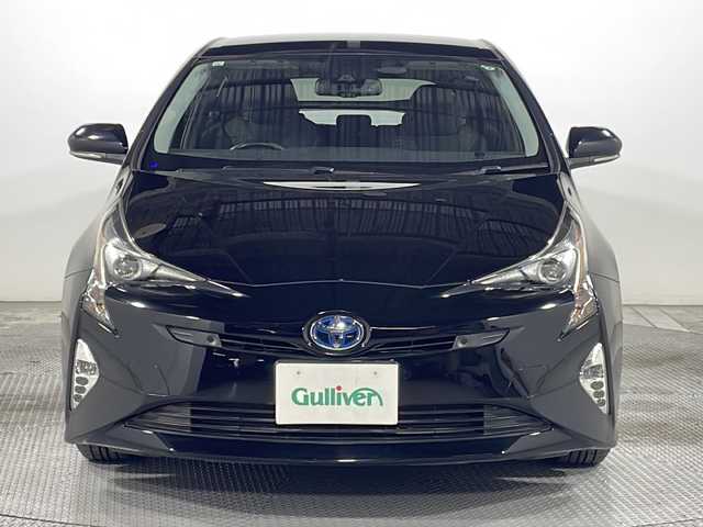 トヨタ プリウス S 広島県 2017(平29)年 6.3万km アティチュードブラックマイカ 禁煙車/純正９型ナビ/バックカメラ/パーキングアシスト/ヘッドアップディスプレイ/ＥＴＣ２．０/レーダークルーズコントロール/オートマチックハイビーム/コーナーセンサー/フルセグ/ＬＥＤヘッドライト/衝突軽減/レーンキープアシスト/純正15インチアルミホイール(195/65/R15)/エアバッグ(運転席/助手席/サイド/カーテン)