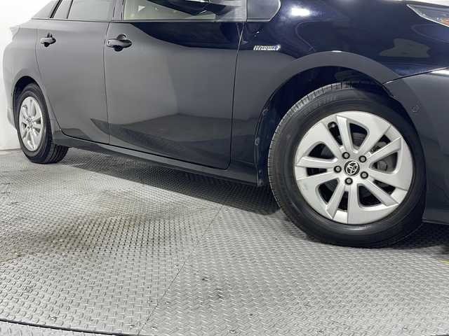 トヨタ プリウス S 広島県 2017(平29)年 6.3万km アティチュードブラックマイカ 禁煙車/純正９型ナビ/バックカメラ/パーキングアシスト/ヘッドアップディスプレイ/ＥＴＣ２．０/レーダークルーズコントロール/オートマチックハイビーム/コーナーセンサー/フルセグ/ＬＥＤヘッドライト/衝突軽減/レーンキープアシスト/純正15インチアルミホイール(195/65/R15)/エアバッグ(運転席/助手席/サイド/カーテン)