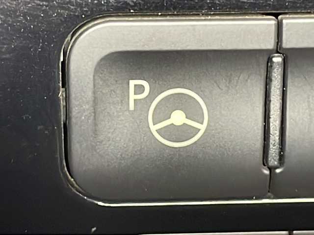 トヨタ プリウス S 広島県 2017(平29)年 6.3万km アティチュードブラックマイカ 禁煙車/純正９型ナビ/バックカメラ/パーキングアシスト/ヘッドアップディスプレイ/ＥＴＣ２．０/レーダークルーズコントロール/オートマチックハイビーム/コーナーセンサー/フルセグ/ＬＥＤヘッドライト/衝突軽減/レーンキープアシスト/純正15インチアルミホイール(195/65/R15)/エアバッグ(運転席/助手席/サイド/カーテン)