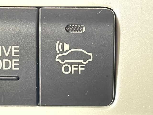 トヨタ プリウス S 広島県 2017(平29)年 6.3万km アティチュードブラックマイカ 禁煙車/純正９型ナビ/バックカメラ/パーキングアシスト/ヘッドアップディスプレイ/ＥＴＣ２．０/レーダークルーズコントロール/オートマチックハイビーム/コーナーセンサー/フルセグ/ＬＥＤヘッドライト/衝突軽減/レーンキープアシスト/純正15インチアルミホイール(195/65/R15)/エアバッグ(運転席/助手席/サイド/カーテン)