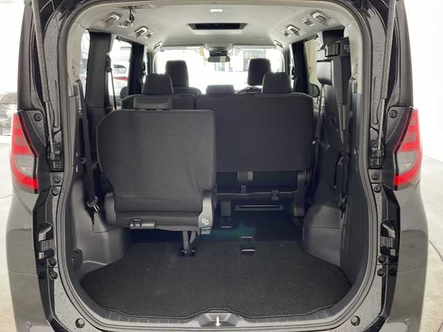 トヨタ ノア X 兵庫県 2023(令5)年 2.4万km アティチュードブラックマイカ ・純正ディスプレイオーディオ/・AM/FM/BT/USB/Miracast/・バックカメラ/・スマートキー/・スペアキー/・電子パーキング/・オートホールド/・ビルトインETC２．０/・PCS/・LDA（レーンディパーチャ　アラート）/・クリアランスソナー/・PKSB（パーキングサポートブレーキ）/・PSA（ロードサインアシスト）/・レーダークルーズコントロール/・オートマチックハイビーム/・オートライト/・LEDライト/・社外フロアマット