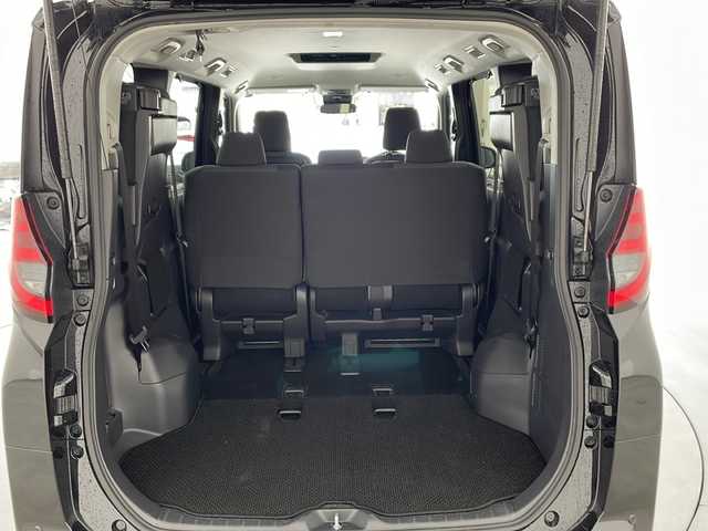 トヨタ ノア X 兵庫県 2023(令5)年 2.4万km アティチュードブラックマイカ ・純正ディスプレイオーディオ/・AM/FM/BT/USB/Miracast/・バックカメラ/・スマートキー/・スペアキー/・電子パーキング/・オートホールド/・ビルトインETC２．０/・PCS/・LDA（レーンディパーチャ　アラート）/・クリアランスソナー/・PKSB（パーキングサポートブレーキ）/・PSA（ロードサインアシスト）/・レーダークルーズコントロール/・オートマチックハイビーム/・オートライト/・LEDライト/・社外フロアマット