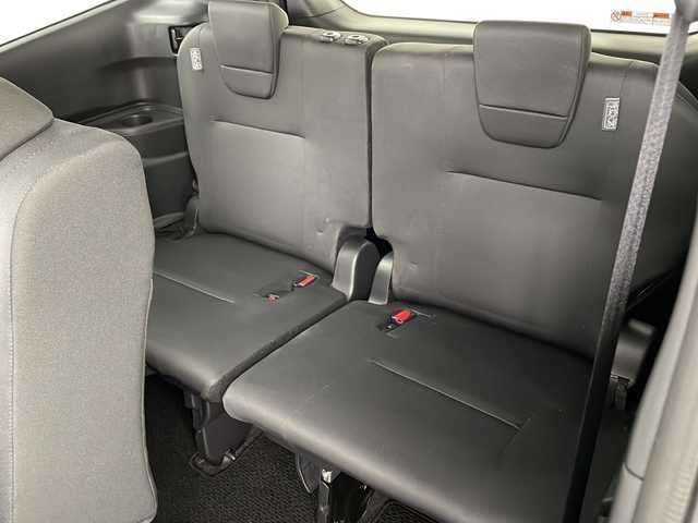 トヨタ ノア X 兵庫県 2023(令5)年 2.4万km アティチュードブラックマイカ ・純正ディスプレイオーディオ/・AM/FM/BT/USB/Miracast/・バックカメラ/・スマートキー/・スペアキー/・電子パーキング/・オートホールド/・ビルトインETC２．０/・PCS/・LDA（レーンディパーチャ　アラート）/・クリアランスソナー/・PKSB（パーキングサポートブレーキ）/・PSA（ロードサインアシスト）/・レーダークルーズコントロール/・オートマチックハイビーム/・オートライト/・LEDライト/・社外フロアマット