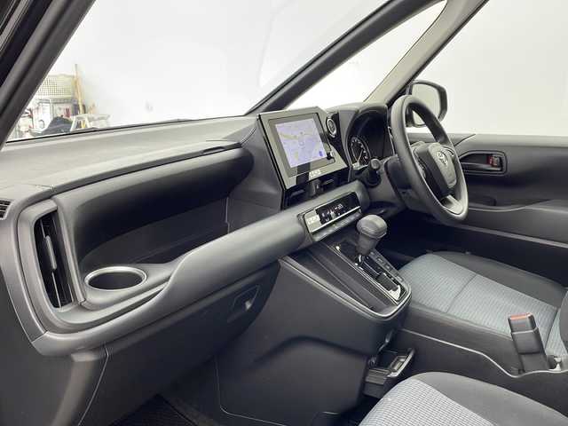 トヨタ ノア X 兵庫県 2023(令5)年 2.4万km アティチュードブラックマイカ ・純正ディスプレイオーディオ/・AM/FM/BT/USB/Miracast/・バックカメラ/・スマートキー/・スペアキー/・電子パーキング/・オートホールド/・ビルトインETC２．０/・PCS/・LDA（レーンディパーチャ　アラート）/・クリアランスソナー/・PKSB（パーキングサポートブレーキ）/・PSA（ロードサインアシスト）/・レーダークルーズコントロール/・オートマチックハイビーム/・オートライト/・LEDライト/・社外フロアマット