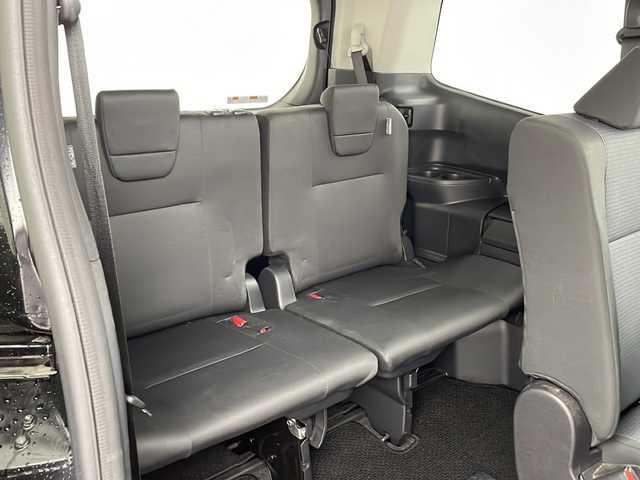 トヨタ ノア X 兵庫県 2023(令5)年 2.4万km アティチュードブラックマイカ ・純正ディスプレイオーディオ/・AM/FM/BT/USB/Miracast/・バックカメラ/・スマートキー/・スペアキー/・電子パーキング/・オートホールド/・ビルトインETC２．０/・PCS/・LDA（レーンディパーチャ　アラート）/・クリアランスソナー/・PKSB（パーキングサポートブレーキ）/・PSA（ロードサインアシスト）/・レーダークルーズコントロール/・オートマチックハイビーム/・オートライト/・LEDライト/・社外フロアマット