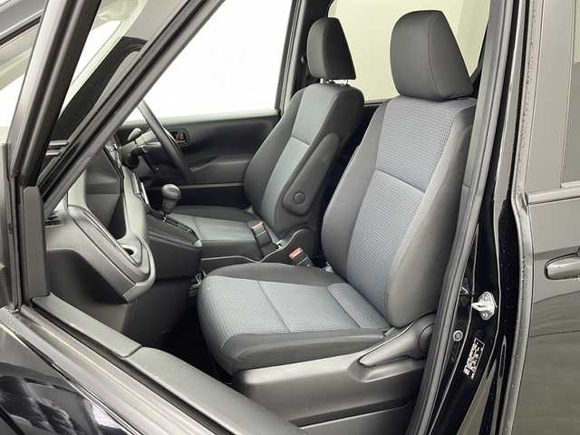 トヨタ ノア X 兵庫県 2023(令5)年 2.4万km アティチュードブラックマイカ ・純正ディスプレイオーディオ/・AM/FM/BT/USB/Miracast/・バックカメラ/・スマートキー/・スペアキー/・電子パーキング/・オートホールド/・ビルトインETC２．０/・PCS/・LDA（レーンディパーチャ　アラート）/・クリアランスソナー/・PKSB（パーキングサポートブレーキ）/・PSA（ロードサインアシスト）/・レーダークルーズコントロール/・オートマチックハイビーム/・オートライト/・LEDライト/・社外フロアマット