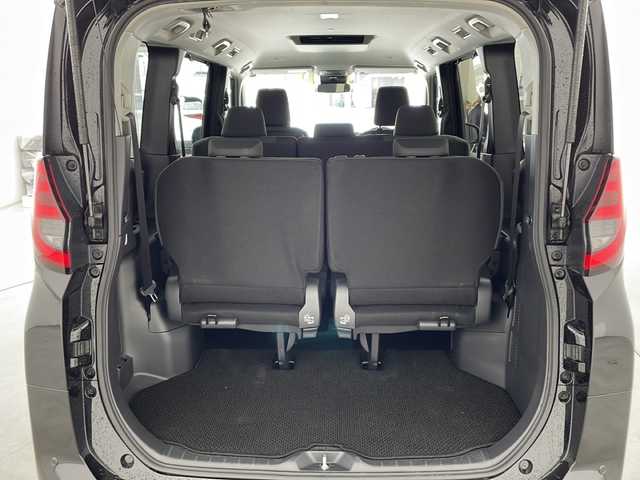 トヨタ ノア X 兵庫県 2023(令5)年 2.4万km アティチュードブラックマイカ ・純正ディスプレイオーディオ/・AM/FM/BT/USB/Miracast/・バックカメラ/・スマートキー/・スペアキー/・電子パーキング/・オートホールド/・ビルトインETC２．０/・PCS/・LDA（レーンディパーチャ　アラート）/・クリアランスソナー/・PKSB（パーキングサポートブレーキ）/・PSA（ロードサインアシスト）/・レーダークルーズコントロール/・オートマチックハイビーム/・オートライト/・LEDライト/・社外フロアマット