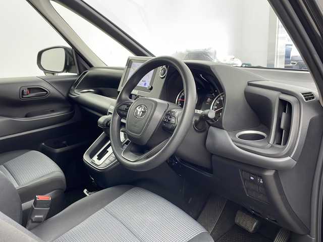 トヨタ ノア X 兵庫県 2023(令5)年 2.4万km アティチュードブラックマイカ ・純正ディスプレイオーディオ/・AM/FM/BT/USB/Miracast/・バックカメラ/・スマートキー/・スペアキー/・電子パーキング/・オートホールド/・ビルトインETC２．０/・PCS/・LDA（レーンディパーチャ　アラート）/・クリアランスソナー/・PKSB（パーキングサポートブレーキ）/・PSA（ロードサインアシスト）/・レーダークルーズコントロール/・オートマチックハイビーム/・オートライト/・LEDライト/・社外フロアマット