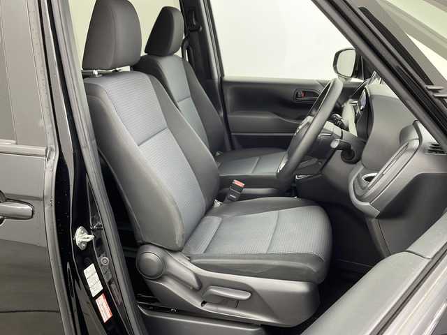 トヨタ ノア X 兵庫県 2023(令5)年 2.4万km アティチュードブラックマイカ ・純正ディスプレイオーディオ/・AM/FM/BT/USB/Miracast/・バックカメラ/・スマートキー/・スペアキー/・電子パーキング/・オートホールド/・ビルトインETC２．０/・PCS/・LDA（レーンディパーチャ　アラート）/・クリアランスソナー/・PKSB（パーキングサポートブレーキ）/・PSA（ロードサインアシスト）/・レーダークルーズコントロール/・オートマチックハイビーム/・オートライト/・LEDライト/・社外フロアマット