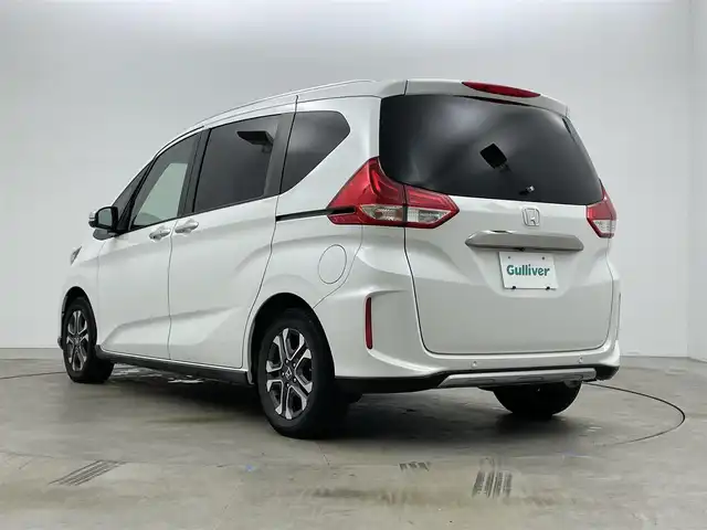 ホンダ フリード ハイブリット クロスター ホンダセンシング 岡山県 2020(令2)年 6万km プラチナホワイトパール ８インチナビ/【Bluetooth/フルセグTV/CD/DVD/USB】/型番:AVIC-RL811/アルパインフリップダウンモニター/両側パワースライドドア/衝突軽減ブレーキ/レーダークルーズコントロール/社外ドライブレコーダー（前）/前席シートヒーター/ハーフレザーシート/バックカメラ/ビルトインＥＴＣ/ＬＥＤヘッドライト/純正15インチアルミホイール/エンジンスターター×1/スマートキー×2