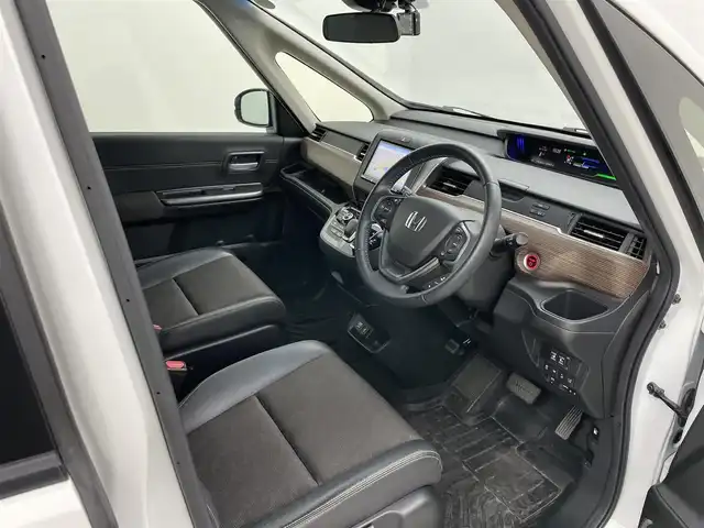 ホンダ フリード ハイブリット クロスター ホンダセンシング 岡山県 2020(令2)年 6万km プラチナホワイトパール ８インチナビ/【Bluetooth/フルセグTV/CD/DVD/USB】/型番:AVIC-RL811/アルパインフリップダウンモニター/両側パワースライドドア/衝突軽減ブレーキ/レーダークルーズコントロール/社外ドライブレコーダー（前）/前席シートヒーター/ハーフレザーシート/バックカメラ/ビルトインＥＴＣ/ＬＥＤヘッドライト/純正15インチアルミホイール/エンジンスターター×1/スマートキー×2