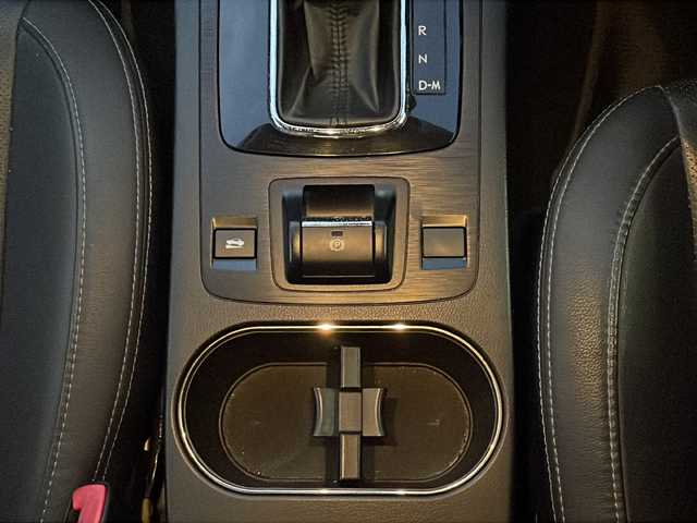 スバル レガシィ Ｂ４ リミテッド 青森県 2015(平27)年 7.2万km アイスシルバーメタリック ・本革シート/・純正ナビ/・フルセグ/CD/DVD/BT/・バックカメラ/・衝突軽減装置/・レーンキープアシスト/・追従型クルーズコントロール/・パドルシフト/・D+N席シートヒーター/・D+Nパワーシート/・スマートキー/・オートライト/・オートハイビーム/・LEDヘッドライト/・ドアバイザー/・純正18AW/・保証書/取説