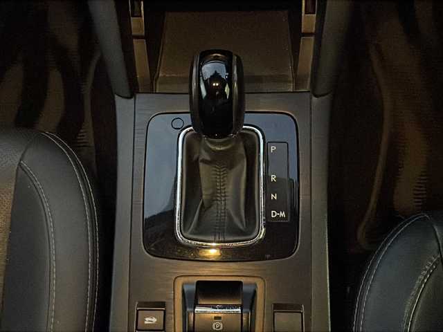 スバル レガシィ Ｂ４ リミテッド 青森県 2015(平27)年 7.2万km アイスシルバーメタリック ・本革シート/・純正ナビ/・フルセグ/CD/DVD/BT/・バックカメラ/・衝突軽減装置/・レーンキープアシスト/・追従型クルーズコントロール/・パドルシフト/・D+N席シートヒーター/・D+Nパワーシート/・スマートキー/・オートライト/・オートハイビーム/・LEDヘッドライト/・ドアバイザー/・純正18AW/・保証書/取説