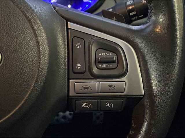 スバル レガシィ Ｂ４ リミテッド 青森県 2015(平27)年 7.2万km アイスシルバーメタリック ・本革シート/・純正ナビ/・フルセグ/CD/DVD/BT/・バックカメラ/・衝突軽減装置/・レーンキープアシスト/・追従型クルーズコントロール/・パドルシフト/・D+N席シートヒーター/・D+Nパワーシート/・スマートキー/・オートライト/・オートハイビーム/・LEDヘッドライト/・ドアバイザー/・純正18AW/・保証書/取説