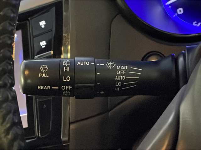 スバル レガシィ Ｂ４ リミテッド 青森県 2015(平27)年 7.2万km アイスシルバーメタリック ・本革シート/・純正ナビ/・フルセグ/CD/DVD/BT/・バックカメラ/・衝突軽減装置/・レーンキープアシスト/・追従型クルーズコントロール/・パドルシフト/・D+N席シートヒーター/・D+Nパワーシート/・スマートキー/・オートライト/・オートハイビーム/・LEDヘッドライト/・ドアバイザー/・純正18AW/・保証書/取説