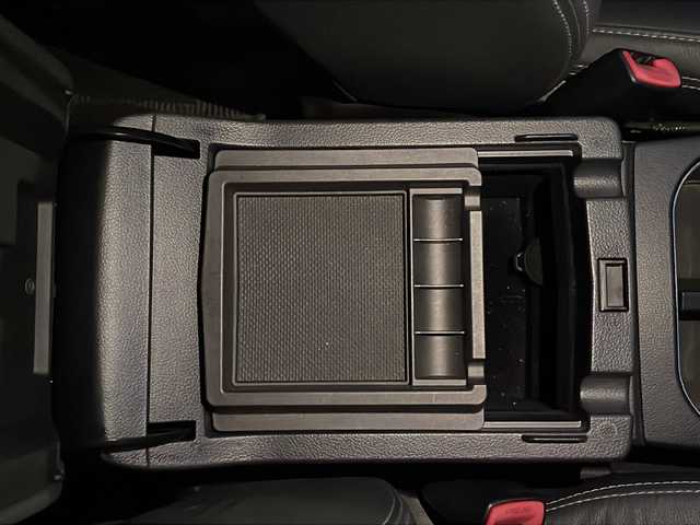 スバル レガシィ Ｂ４ リミテッド 青森県 2015(平27)年 7.2万km アイスシルバーメタリック ・本革シート/・純正ナビ/・フルセグ/CD/DVD/BT/・バックカメラ/・衝突軽減装置/・レーンキープアシスト/・追従型クルーズコントロール/・パドルシフト/・D+N席シートヒーター/・D+Nパワーシート/・スマートキー/・オートライト/・オートハイビーム/・LEDヘッドライト/・ドアバイザー/・純正18AW/・保証書/取説