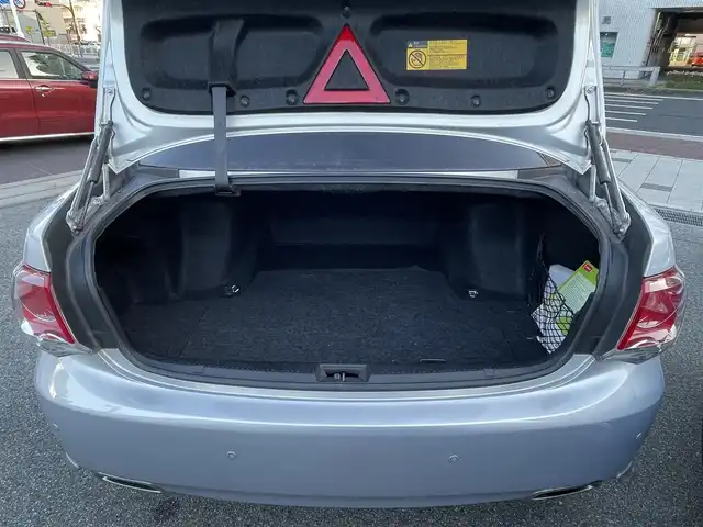 トヨタ クラウン アスリート プレミアムエディション 兵庫県 2012(平24)年 10.1万km プレミアムシルバーパール (株)IDOMが運営する【じしゃロン西宮店】の自社ローン専用車両になります。こちらは現金またはオートローンご利用時の価格です。自社ローンご希望の方は別途その旨お申付け下さい/＊ETC/＊バックカメラ/＊パワステ/＊パワーウィンドウ/＊クルーズコントロールあり/＊USBあり/＊フルセグ/＊ドラレコあり/＊パワーシート/＊レザーシート/＊シートヒーター/＊エアシート/＊横滑り防止装置/＊レーンキープアシスト/＊オートライト