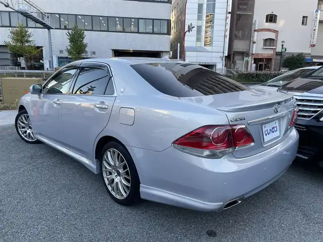 トヨタ クラウン アスリート プレミアムエディション 兵庫県 2012(平24)年 10.1万km プレミアムシルバーパール (株)IDOMが運営する【じしゃロン西宮店】の自社ローン専用車両になります。こちらは現金またはオートローンご利用時の価格です。自社ローンご希望の方は別途その旨お申付け下さい/＊ETC/＊バックカメラ/＊パワステ/＊パワーウィンドウ/＊クルーズコントロールあり/＊USBあり/＊フルセグ/＊ドラレコあり/＊パワーシート/＊レザーシート/＊シートヒーター/＊エアシート/＊横滑り防止装置/＊レーンキープアシスト/＊オートライト