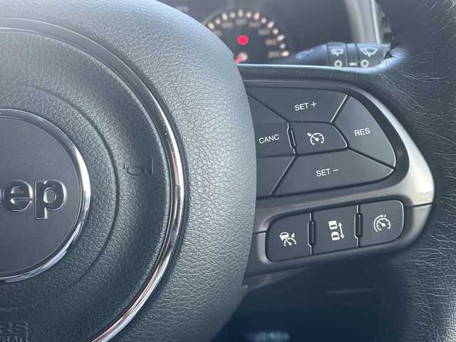 クライスラー・ジープ ジープ レネゲード リミテッド 高知県 2020(令2)年 3.2万km 黒 純正ナビ/【フルセグTV/BT/Applecarplay/Android Auto】/アドバンストブレーキアシスト/LaneSenseTM車線逸脱警報プラス/前面衝突警報（クラッシュミティゲーション付）/ブラインドスポットモニター / リアクロスパスディテクション/Parkviewリアバックアップカメラ/ParkSenseリアパークアシスト/エレクトロニック・スタビリティ・コントロール（横滑り防止）/エレクトロニック・ロール・ミティゲーション（車線逸脱防止）/オールスピードトラクションコントロール（タイヤ空転防止）/アダプティブクルーズコントロール/LEDヘッドライト（デイタイム・ランニング・ライト付）/黒レザーシート/シートヒーター/ステアリングヒーター/純正17インチアルミホイール/前後ドラレコ