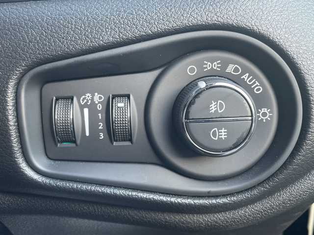 クライスラー・ジープ ジープ レネゲード リミテッド 高知県 2020(令2)年 3.2万km 黒 純正ナビ/【フルセグTV/BT/Applecarplay/Android Auto】/アドバンストブレーキアシスト/LaneSenseTM車線逸脱警報プラス/前面衝突警報（クラッシュミティゲーション付）/ブラインドスポットモニター / リアクロスパスディテクション/Parkviewリアバックアップカメラ/ParkSenseリアパークアシスト/エレクトロニック・スタビリティ・コントロール（横滑り防止）/エレクトロニック・ロール・ミティゲーション（車線逸脱防止）/オールスピードトラクションコントロール（タイヤ空転防止）/アダプティブクルーズコントロール/LEDヘッドライト（デイタイム・ランニング・ライト付）/黒レザーシート/シートヒーター/ステアリングヒーター/純正17インチアルミホイール/前後ドラレコ