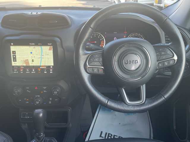 クライスラー・ジープ ジープ レネゲード リミテッド 高知県 2020(令2)年 3.2万km 黒 純正ナビ/【フルセグTV/BT/Applecarplay/Android Auto】/アドバンストブレーキアシスト/LaneSenseTM車線逸脱警報プラス/前面衝突警報（クラッシュミティゲーション付）/ブラインドスポットモニター / リアクロスパスディテクション/Parkviewリアバックアップカメラ/ParkSenseリアパークアシスト/エレクトロニック・スタビリティ・コントロール（横滑り防止）/エレクトロニック・ロール・ミティゲーション（車線逸脱防止）/オールスピードトラクションコントロール（タイヤ空転防止）/アダプティブクルーズコントロール/LEDヘッドライト（デイタイム・ランニング・ライト付）/黒レザーシート/シートヒーター/ステアリングヒーター/純正17インチアルミホイール/前後ドラレコ