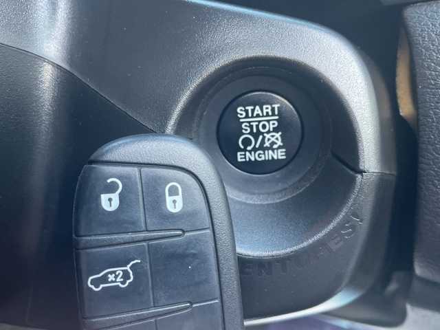 クライスラー・ジープ ジープ レネゲード リミテッド 高知県 2020(令2)年 3.2万km 黒 純正ナビ/【フルセグTV/BT/Applecarplay/Android Auto】/アドバンストブレーキアシスト/LaneSenseTM車線逸脱警報プラス/前面衝突警報（クラッシュミティゲーション付）/ブラインドスポットモニター / リアクロスパスディテクション/Parkviewリアバックアップカメラ/ParkSenseリアパークアシスト/エレクトロニック・スタビリティ・コントロール（横滑り防止）/エレクトロニック・ロール・ミティゲーション（車線逸脱防止）/オールスピードトラクションコントロール（タイヤ空転防止）/アダプティブクルーズコントロール/LEDヘッドライト（デイタイム・ランニング・ライト付）/黒レザーシート/シートヒーター/ステアリングヒーター/純正17インチアルミホイール/前後ドラレコ