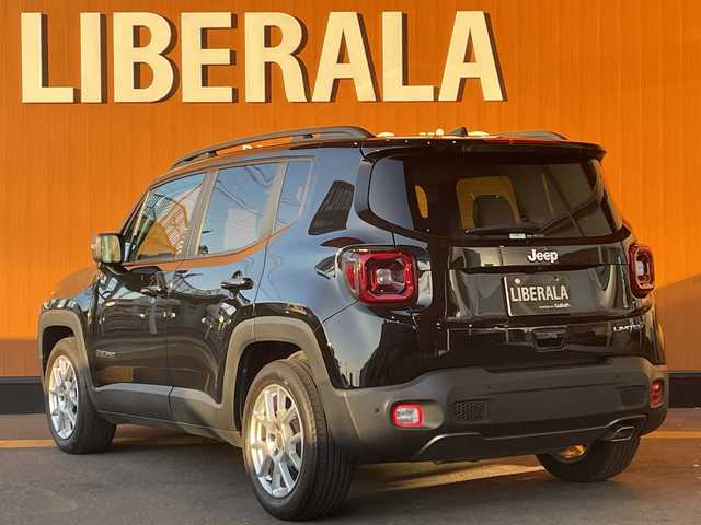 クライスラー・ジープ ジープ レネゲード リミテッド 高知県 2020(令2)年 3.2万km 黒 純正ナビ/【フルセグTV/BT/Applecarplay/Android Auto】/アドバンストブレーキアシスト/LaneSenseTM車線逸脱警報プラス/前面衝突警報（クラッシュミティゲーション付）/ブラインドスポットモニター / リアクロスパスディテクション/Parkviewリアバックアップカメラ/ParkSenseリアパークアシスト/エレクトロニック・スタビリティ・コントロール（横滑り防止）/エレクトロニック・ロール・ミティゲーション（車線逸脱防止）/オールスピードトラクションコントロール（タイヤ空転防止）/アダプティブクルーズコントロール/LEDヘッドライト（デイタイム・ランニング・ライト付）/黒レザーシート/シートヒーター/ステアリングヒーター/純正17インチアルミホイール/前後ドラレコ