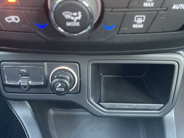 クライスラー・ジープ ジープ レネゲード リミテッド 高知県 2020(令2)年 3.2万km 黒 純正ナビ/【フルセグTV/BT/Applecarplay/Android Auto】/アドバンストブレーキアシスト/LaneSenseTM車線逸脱警報プラス/前面衝突警報（クラッシュミティゲーション付）/ブラインドスポットモニター / リアクロスパスディテクション/Parkviewリアバックアップカメラ/ParkSenseリアパークアシスト/エレクトロニック・スタビリティ・コントロール（横滑り防止）/エレクトロニック・ロール・ミティゲーション（車線逸脱防止）/オールスピードトラクションコントロール（タイヤ空転防止）/アダプティブクルーズコントロール/LEDヘッドライト（デイタイム・ランニング・ライト付）/黒レザーシート/シートヒーター/ステアリングヒーター/純正17インチアルミホイール/前後ドラレコ